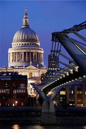 England, London, City of London. Vue cathédrale Saint-Paul avec le pont du millénaire à l'avant-plan de la Tate Modern. Photographie de stock - Rights-Managed, Code: 862-03353510