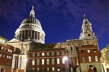 simsearch:862-03354545,k - England,London,City of London. St. Paul’s Cathedral from Paternoster Square. Foto de stock - Direito Controlado, Número: 862-03353522