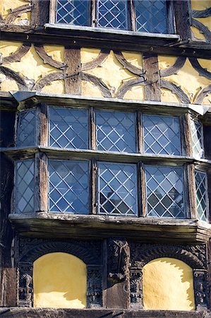 England,Shropshire,Stokesay Castle,located at Stokesay,a mile south of the town of Craven Arms,in South Shropshire,is the oldest fortified manor house in England,dating to the 12th century and is managed by England Heritage. Detail of the classic medieval architecture of the Gatehouse is highlighted. Foto de stock - Con derechos protegidos, Código: 862-03353640