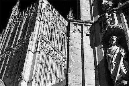 simsearch:862-03437068,k - England,Worchestershire,Worchester. Worcester Cathedral - an Anglican cathedral situated on a bank overlooking the River Severn. Its official name is The Cathedral Church of Christ and the Blessed Virgin Mary - here viewed from the South side. Fotografie stock - Rights-Managed, Codice: 862-03353714