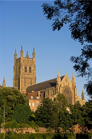 Angleterre, Worchestershire, Worcester. Cathédrale de Worcester - une cathédrale anglicane située sur une rive, avec vue sur la rivière Severn. Son nom officiel est l'église cathédrale du Christ et la Vierge Marie. Photographie de stock - Rights-Managed, Code: 862-03353716