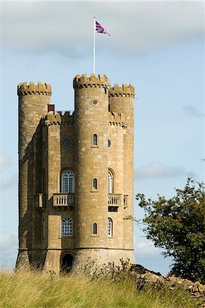 England,Worcestershire,Vale of Evesham. The Broadway Tower an 18th Century folly looks out from the Cotswolds over the Vale of Evesham Foto de stock - Con derechos protegidos, Código: 862-03353748