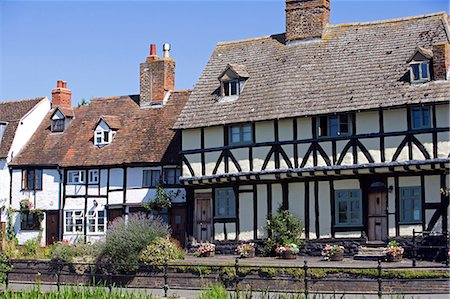 England,Gloucestershire,Tewkesbury. Half timbered house on the banks of the Severn River. Stock Photo - Rights-Managed, Code: 862-03353819