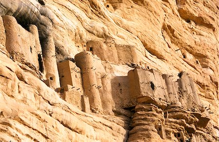 dogon - Dogon houses built into cliff at the base of the Bandiagara plateau,designated a UNESCO World Heritage Site in 1989 Stock Photo - Rights-Managed, Code: 862-03364063