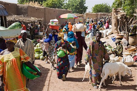 Mali, Bamako, Tinan. Un marché hebdomadaire au petit centre rural de Tinan situé entre Bamako et Ségou. Photographie de stock - Rights-Managed, Code: 862-03364123