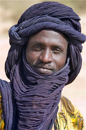 Mali,Douentza. A Bella man wearing a turban. The Bella are predominantly pastoral people and were once the slaves of the Tuareg of Northern Mali. Foto de stock - Con derechos protegidos, Código: 862-03364159