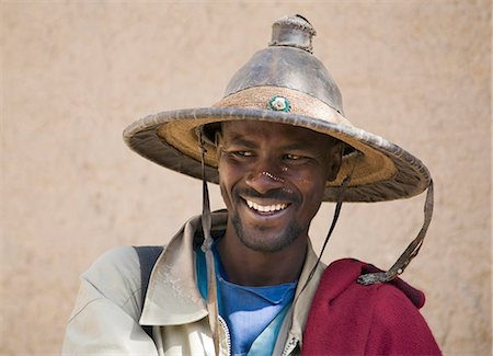 Mali, Delta intérieur du Niger. Un homme peul à Kotaka, un village sur les rives du fleuve Niger. Photographie de stock - Rights-Managed, Code: 862-03364264