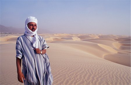 désert du sahara - Guide du désert. Photographie de stock - Rights-Managed, Code: 862-03364295