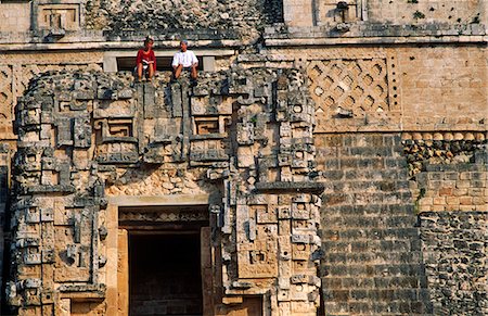 simsearch:862-03820856,k - Mexique, état du Yucatan. Ruines mayas d'Uxmal. Le site de Maya classique tardive d'Uxmal au Yucatan date d'avant le Xe siècle de notre ère et est l'une des expressions les plus complexes et harmonieuses de l'architecture Puuc. Photographie de stock - Rights-Managed, Code: 862-03364406