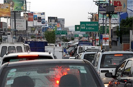 road traffic line of cars - Mexico,Mexico City. Rush hour traffic on the Boulevard Periferico. Foto de stock - Con derechos protegidos, Código: 862-03364428