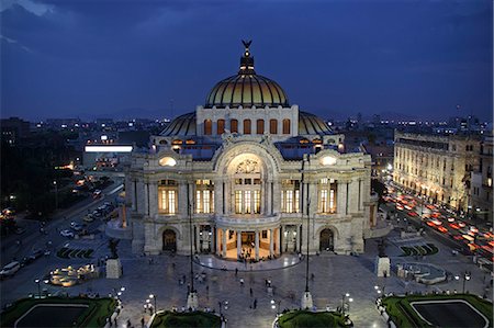 simsearch:862-03361592,k - Mexico,Mexico City. Palacio de Bellas Artes (Palace of Fine Arts) is the premier opera house of Mexico City. The building is famous for both its extravagant Beaux Arts exterior in imported Italian white marble and its murals by Diego Rivera,Rufino Tamayo,David Alfaro Siqueiros,and Jose Clemente Orozco. Fotografie stock - Rights-Managed, Codice: 862-03364435