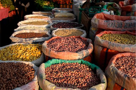 Mexico,Mexico City. Sacks of beans and pulses for sale at the Azcapotzalco market. Foto de stock - Con derechos protegidos, Código: 862-03364445