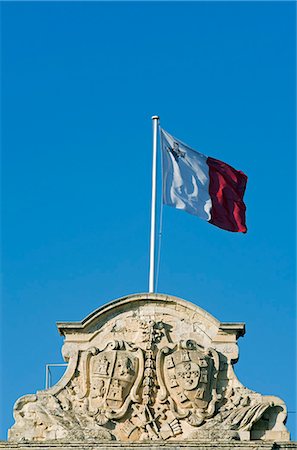 Malta,Valletta. The Maltese flag flies over The Auberge de Castille et Leon,once a grand lodging for the Knights,which now houses the office of the Maltese Prime Minister. Stock Photo - Rights-Managed, Code: 862-03364501