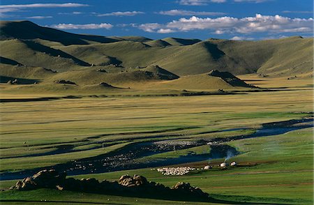 Mongolia,Steppeland. Yurts next to a river on the Steppeland. Foto de stock - Con derechos protegidos, Código: 862-03364541