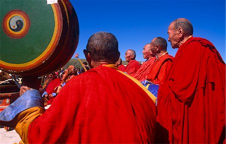 Mongolie, Karakorum. Lamas prier lors d'une cérémonie à bénir un Festival équestre dans le Karakorum, la vieille capitale impériale de Mongolie. Photographie de stock - Rights-Managed, Code: 862-03364558