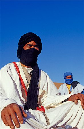 simsearch:851-02963601,k - Berber tribesmen in the sand dunes of the Erg Chegaga,in the Sahara region of Morocco. Foto de stock - Con derechos protegidos, Código: 862-03364599