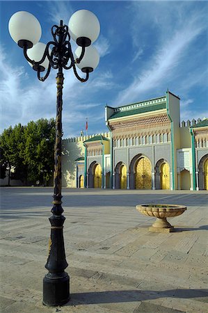 fez - La porte principale du Palais Royal de Fès, au Maroc. Photographie de stock - Rights-Managed, Code: 862-03364627