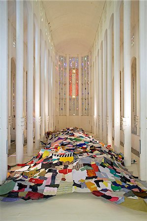 simsearch:862-03364662,k - The Cathedral du Sacre Coeur in Casablanca. Designed in 1930 by Paul Tornon,the striking exterior is dominated by three rows of buttresses with gargoyles. Stock Photo - Rights-Managed, Code: 862-03364654