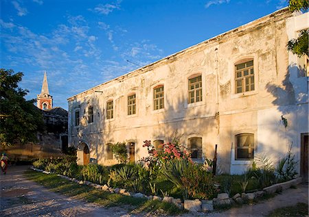 Villas coloniales s'effondrer sur Ilha faire au Mozambique, l'ancienne capitale de l'Afrique orientale portugaise Photographie de stock - Rights-Managed, Code: 862-03364967