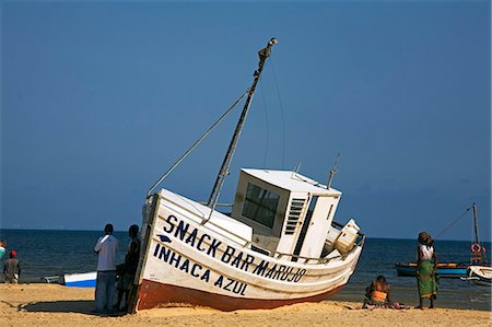 snack bar - Mozambique,Inhaca Island. The Snack Bar Marujo lies beached on the west side of Inhaca Island. Inhaca Island is the largest island in the Gulf of Maputo,and lies 24km from the mainland. Foto de stock - Con derechos protegidos, Código: 862-03365007