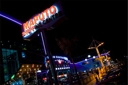 Mozambique,Maputo. Maputo Shopping centre by night. Maputo is the capital of Mozambique. It is a bustling,attractive port city with a population of at least 1.5 million. Maputo is a very agreeable city which is considerably safe and more attractive when compared to other African capitals. Foto de stock - Con derechos protegidos, Código: 862-03365029