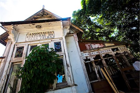 Mozambique,Maputo. The Casa Velha on Avenida Patrice Lumumba in the Polana district is a tourist attraction because it is so run-down. It is adjoined by an amphitheatre which is popular for its outdoor theatre performances. Stock Photo - Rights-Managed, Code: 862-03365023