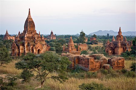 Myanmar. Burma. Bagan. Alte buddhistische Tempel auf der zentralen Ebene von Bagan betrachtet aus Tayokpye Tempel. Die Bagan-Dynastie 2.229 Tempel in 200 Jahren gebaut. Stockbilder - Lizenzpflichtiges, Bildnummer: 862-03365131