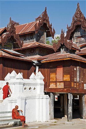 Myanmar. Burma. Nyaung-shwe. The mid-19th century Shwe Yaunghwe monastery just outside Nyaung-shwe. Foto de stock - Con derechos protegidos, Código: 862-03365197