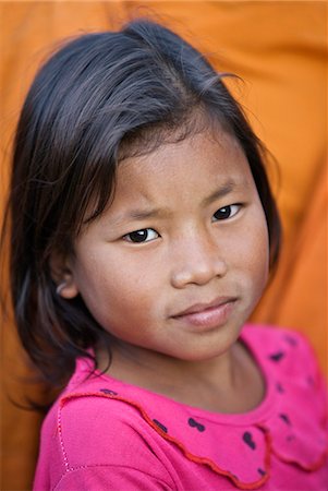 Myanmar. Burma. Wanpauk village. A young Palaung girl at Wanpauk village. The Palaung are a part of the Tibetan-Myanmar group of tribes. Fotografie stock - Rights-Managed, Codice: 862-03365208