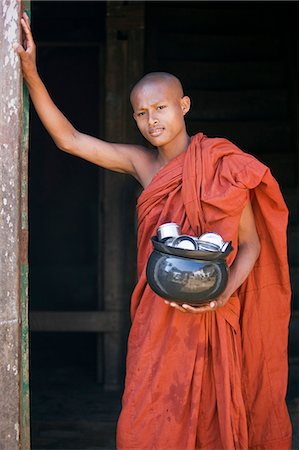 photos of young monks - Myanmar,Burma,Rakhine State,Sittwe. A young novice monk with his food bowl and utensils at the Pathain Monastery. All his food is donated daily by the community. Stock Photo - Rights-Managed, Code: 862-03365331