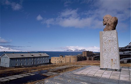 simsearch:862-03365535,k - Statue von Lenin in der Kohle-Bergbau-Siedlung von Barentsberg. Stockbilder - Lizenzpflichtiges, Bildnummer: 862-03365544