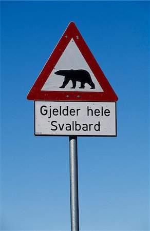 simsearch:862-03365535,k - Eisbär-Warnschild am Stadtrand von Longyearbyen. Stockbilder - Lizenzpflichtiges, Bildnummer: 862-03365543