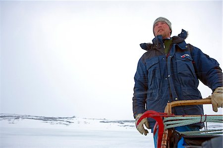 parka - Norway,Troms,Lyngen Alps. Veteran Polar Explorer Norwegian Per Thore Hansen uses his dog sled team to cross the Lyngen Alps inland from Tromso in northern Norway. . Fotografie stock - Rights-Managed, Codice: 862-03365581