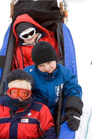 simsearch:862-03365725,k - Tromsø, Norwegen Lyngen Alpen. Kinder in einem Schlitten eingewickelt Hundeschlitten warm und genießen. Stockbilder - Lizenzpflichtiges, Bildnummer: 862-03365613