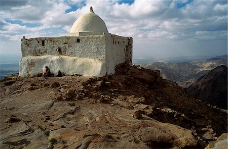 simsearch:862-03288386,k - A simple whitewashed building marks te spectacular setting of Aaron's Tomb atop Mt Hor. Foto de stock - Con derechos protegidos, Código: 862-03365831