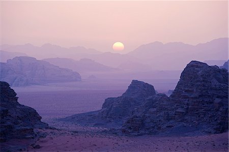 desert at dusk - Sunset over Wadi Rum,Jordan Foto de stock - Con derechos protegidos, Código: 862-03365864