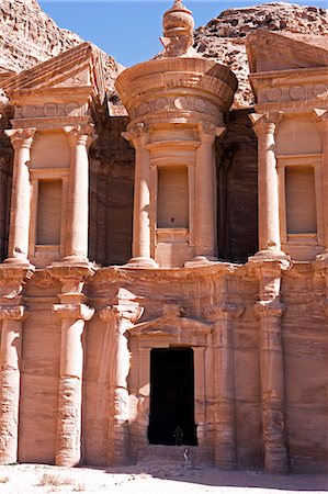 simsearch:862-03360281,k - Jordan,Petra. El Deir,otherwise known as the Monastary is one of the ancient Nabataean capital's major tombs. The classical decoration of the main facade,is evident in the finely carved sandstone. Foto de stock - Con derechos protegidos, Código: 862-03365905