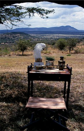 simsearch:862-03366657,k - Cottar's 1920 Safaris. Camp writing table overlooking the Masai Mara Fotografie stock - Rights-Managed, Codice: 862-03365961