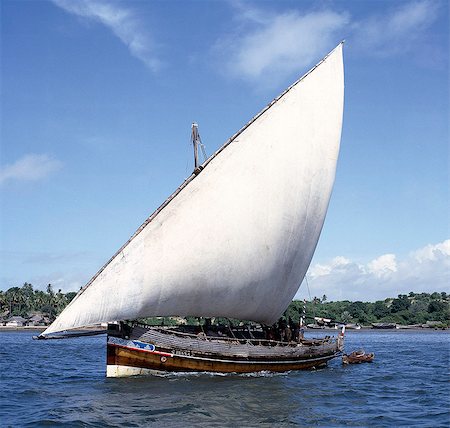 simsearch:862-03888743,k - Au Kenya, l'île de Lamu, Lamu. Un jahazi ou petit boutre (les bateaux en bois de la région) met les voiles de l'île de Lamu. Photographie de stock - Rights-Managed, Code: 862-03366183