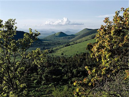 simsearch:862-03361188,k - Konischer Hügel punktieren die Ausläufer der 7.000 Meter hohen Chyulu Hills. Diese schöne Strecke ist relativ jungen vulkanischen Ursprungs. Stockbilder - Lizenzpflichtiges, Bildnummer: 862-03366398