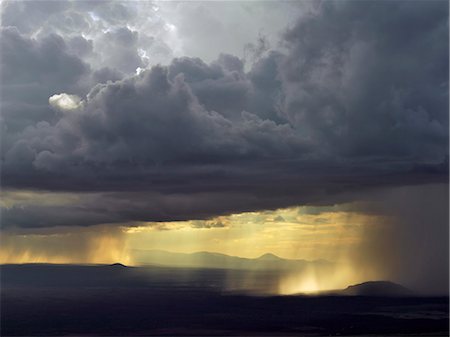 Rain falling in Tsavo National Park,Kenya Foto de stock - Con derechos protegidos, Código: 862-03366631