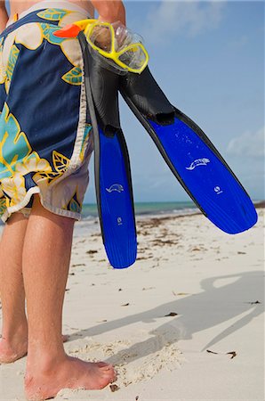 Kenya,Watamu. A boy with snorkel,mask and fins on the beach at Watamu. Foto de stock - Con derechos protegidos, Código: 862-03366840