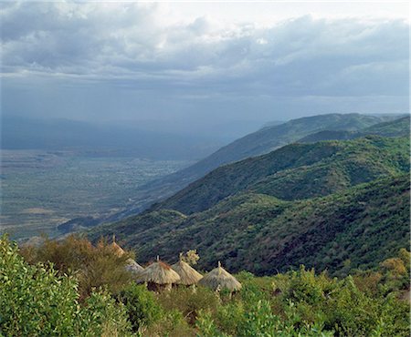 escarpement - Kenya,Kapsowar,Keiyo Escarpment. A cluster of traditional thatched houses on the edge of the Keiyo Escarpment near Kapsowar. Stock Photo - Rights-Managed, Code: 862-03366940