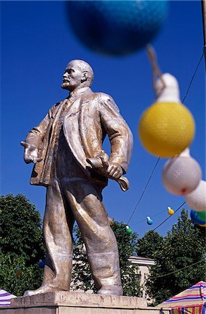 Kirghizistan, Ozgon. Statue de Lénine. Photographie de stock - Rights-Managed, Code: 862-03367052