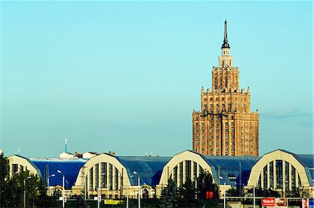 riga art nouveau architecture - Hangars des pavillons du marché Central et bâtiment de l'Académie des sciences Photographie de stock - Rights-Managed, Code: 862-03367075