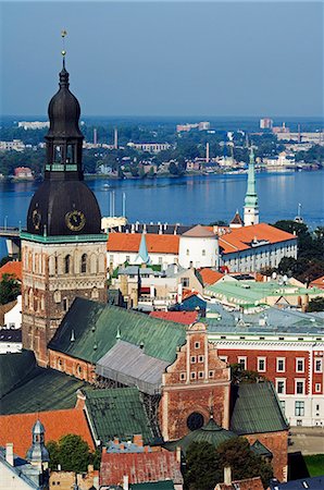 riga unesco - Dome Cathedral and Riga Castle on the River Daugava Foto de stock - Con derechos protegidos, Código: 862-03367089