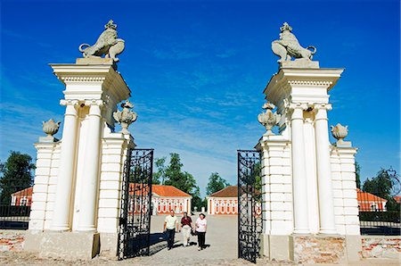 Grand Palace entrance to Rundales Palace (Rundales Pils) designed by Architect Bartolomeo Rastrelli Built in 18th Century for Ernst Johann von Buhren (1690-1772) Duke of Courland Stock Photo - Rights-Managed, Code: 862-03367096