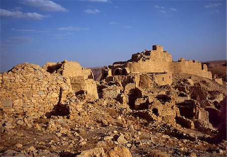 simsearch:862-03367125,k - Blick auf die Altstadt und Qasr oder befestigte Getreidespeicher im Dorf von Nalut am westlichen Ende des Jebel Nafusa. Qasrs als Speicher-Bänke für die örtlichen Landwirte betrieben und waren Dorfleben im Mittelpunkt. Stockbilder - Lizenzpflichtiges, Bildnummer: 862-03367141