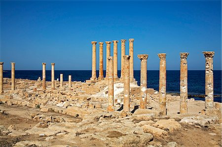 simsearch:862-03712745,k - Blick auf den Tempel der Isis, mit Blick auf das Mittelmeer am Sabratha, Libyen. Stockbilder - Lizenzpflichtiges, Bildnummer: 862-03367186