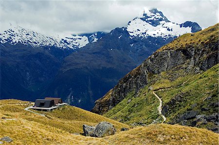 Nouvelle-Zélande, île du Sud. Un abri DOC à la Harris Saddle sur la piste Routeburn, un de la Great Walks of New Zealand et une partie du Parc National de Fiordland. Photographie de stock - Rights-Managed, Code: 862-03360104